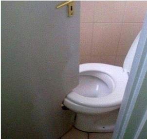 small toilet - bad door